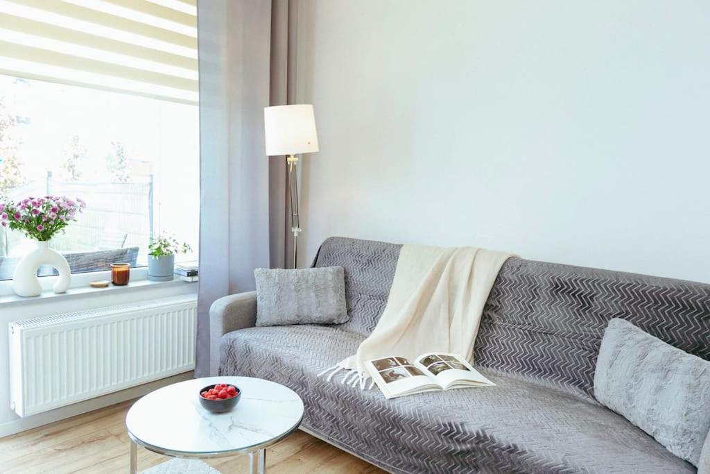 Przytulny Niedaleko Lotniska W Modlinie Apartment